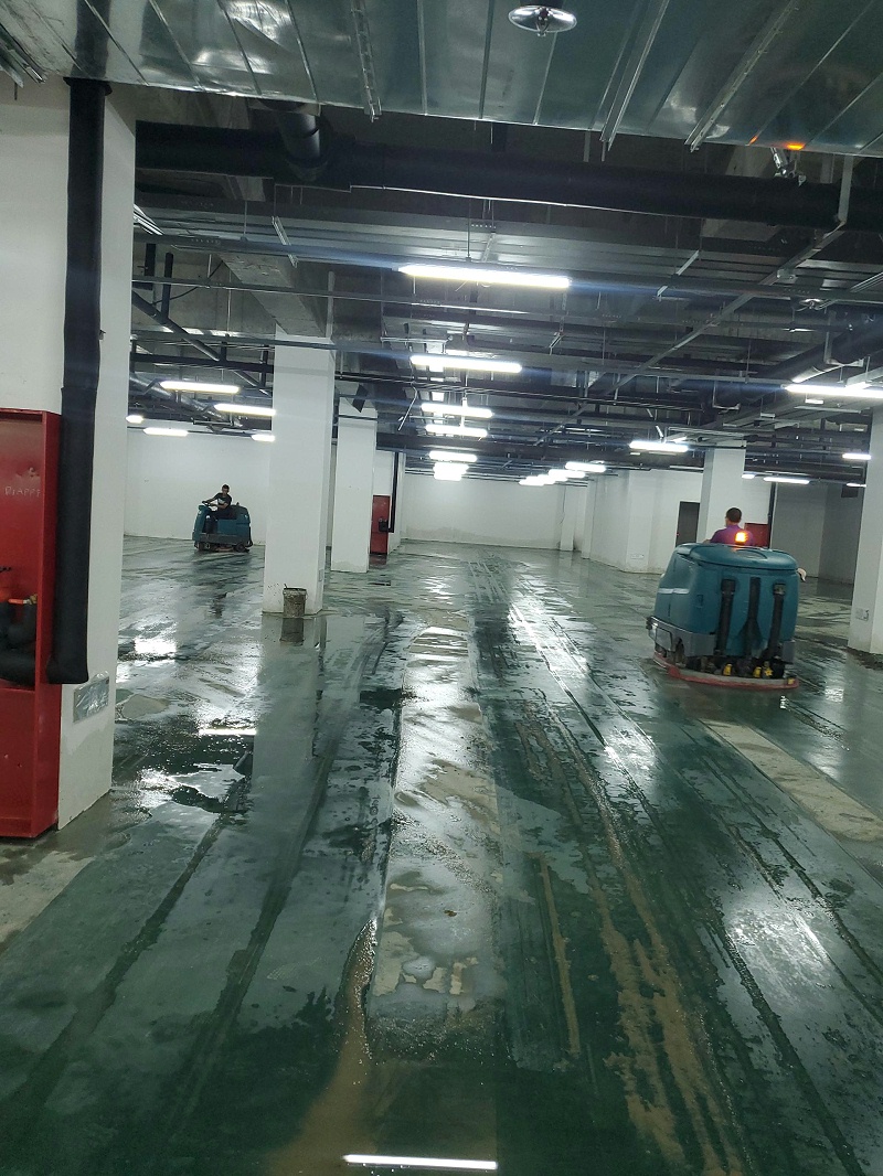 坦能駕駛式洗地機(jī) 坦能駕駛式洗地機(jī)