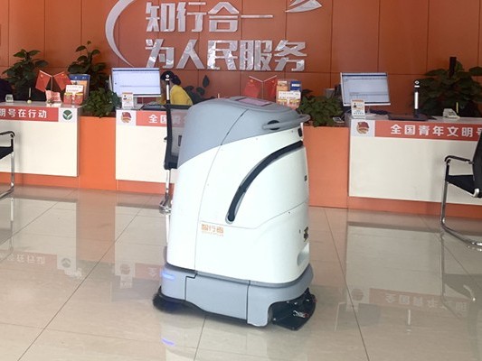 這臺工業用自動掃地機器人成清潔大贏家，一棟樓都被它 “征服”